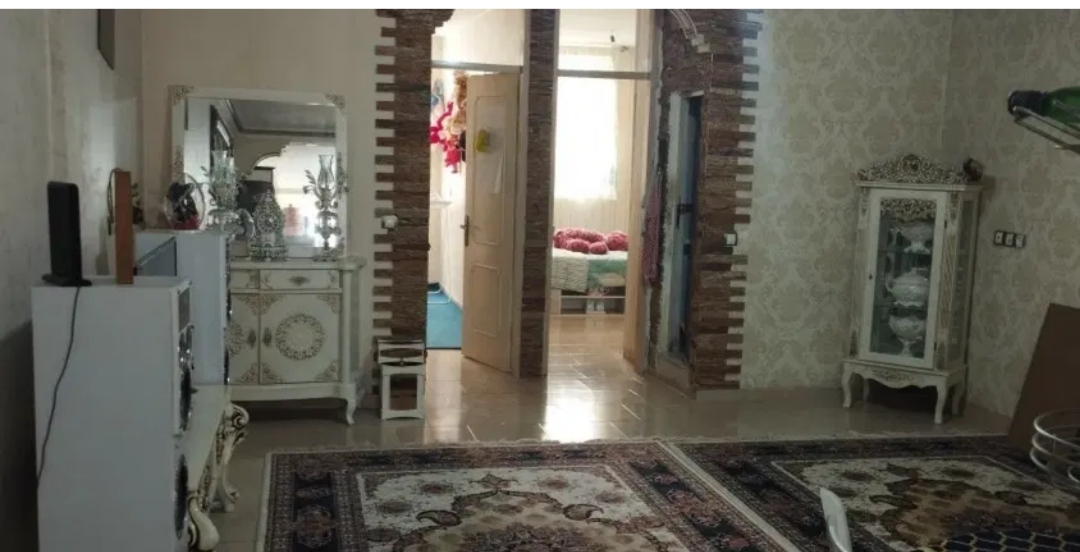آپارتمان ۸۵ متری تک واحدی طبقه سوم