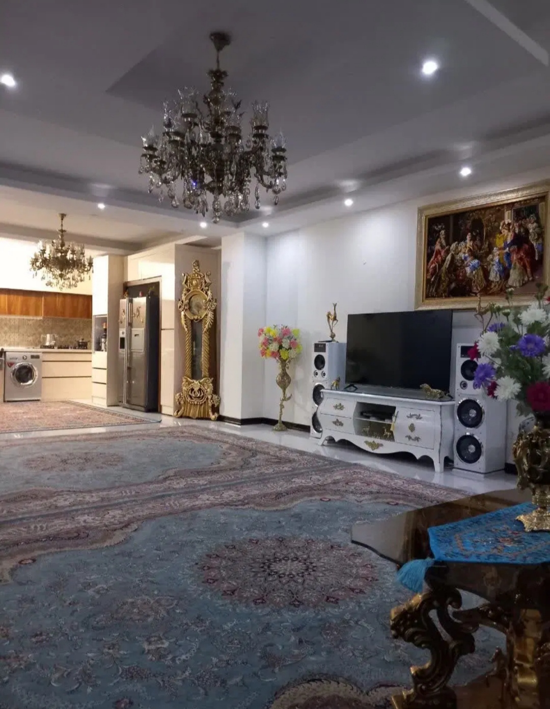 آپارتمان نوساز غرق نور با موقعیت بسیار عالی
