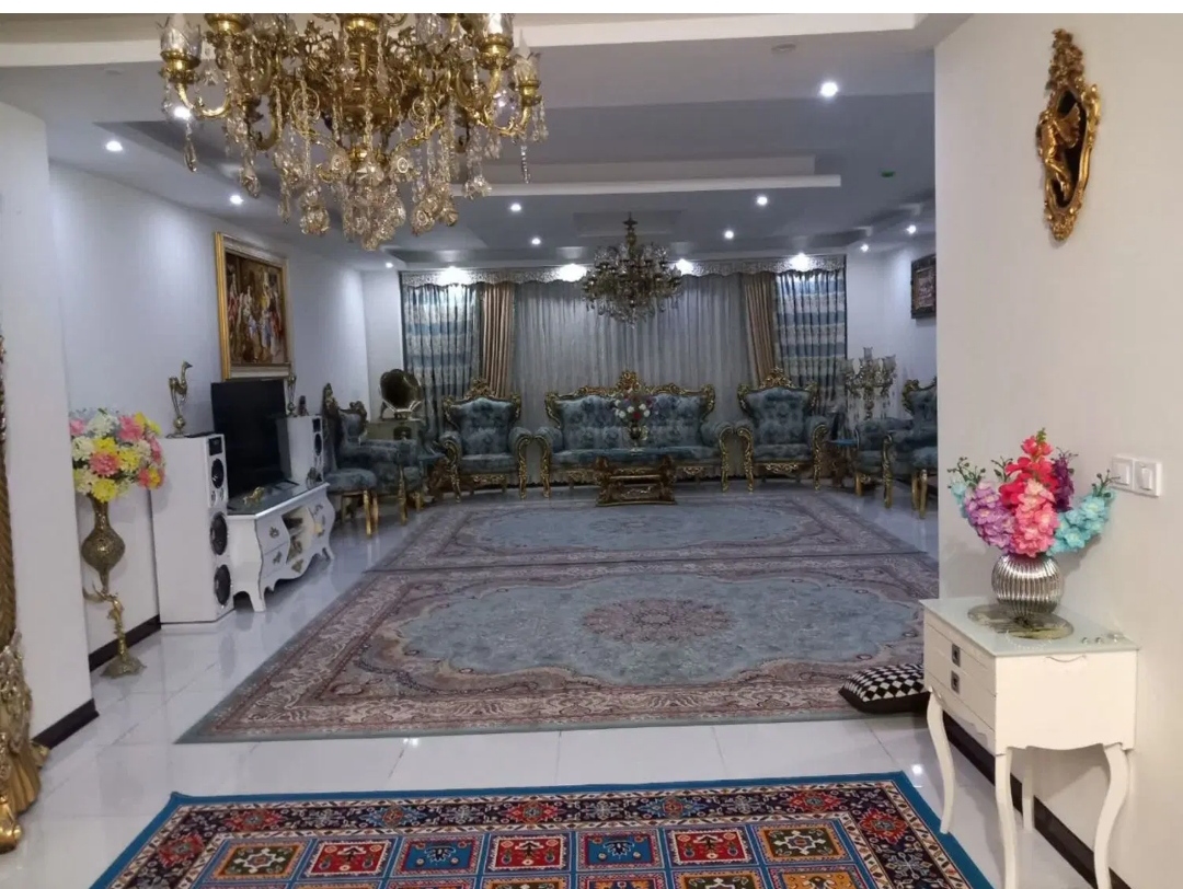 آپارتمان نوساز غرق نور با موقعیت بسیار عالی