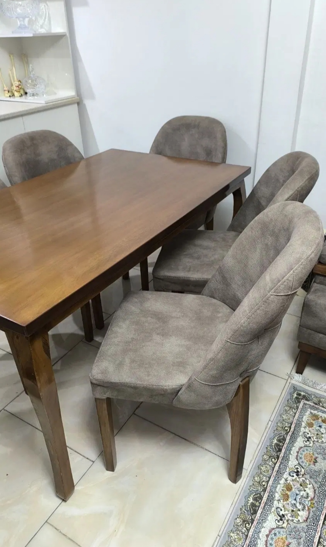 میز ناهار خوری در حد اک
