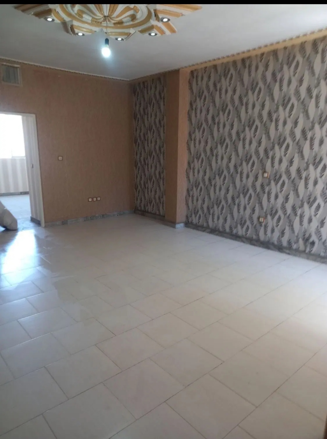 آپارتمان به متراژ ۸۳،۵ متر سنددار پارکینگ سندی