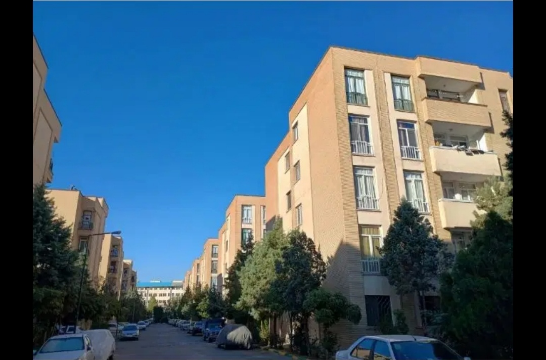 واحد ۸۲ متری ۲ خواب سند تک برگ تخلیه