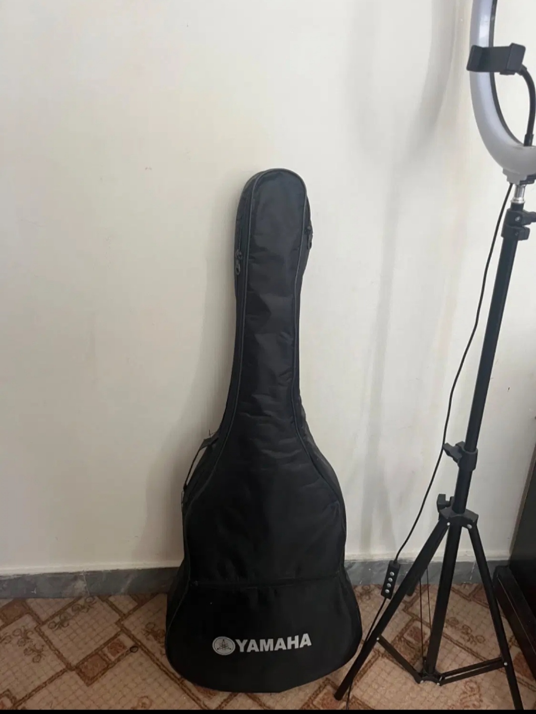 گیتار مدل Yamaha