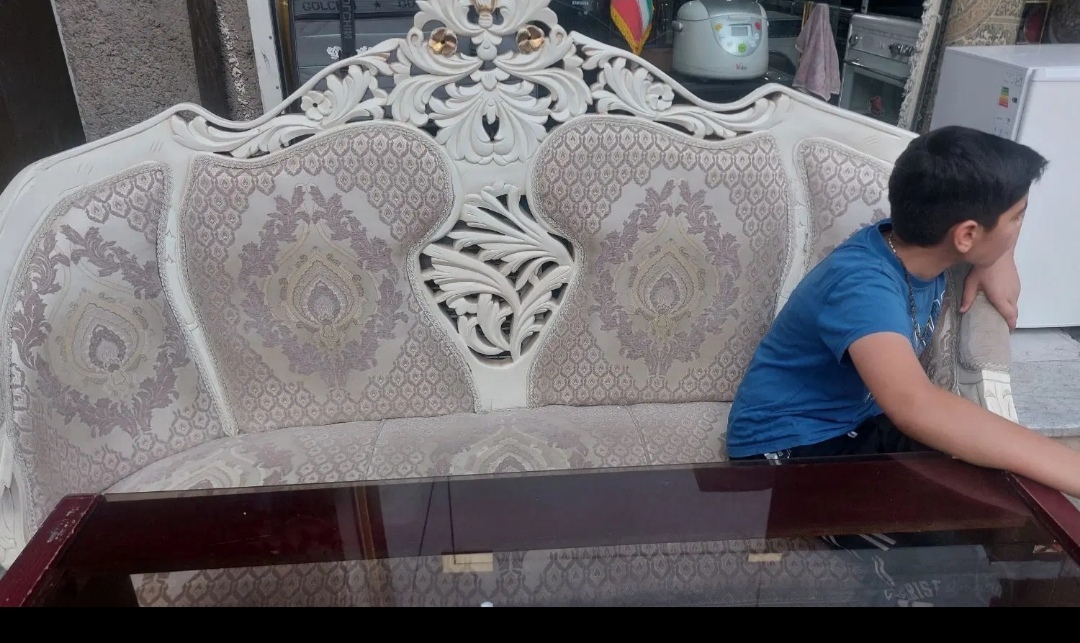 مبل ۹ نفره با میز عسلی