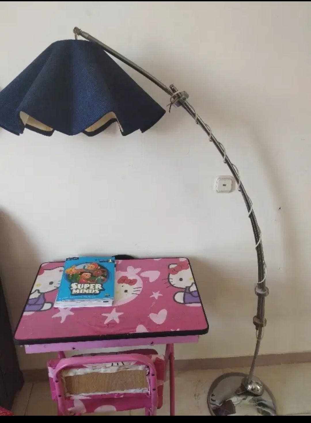 آباژور ایستاده