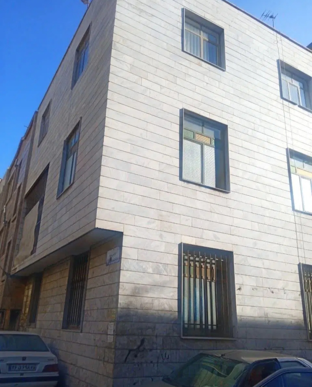 سه واحد آپارتمان مناسب برای سه خانواده
