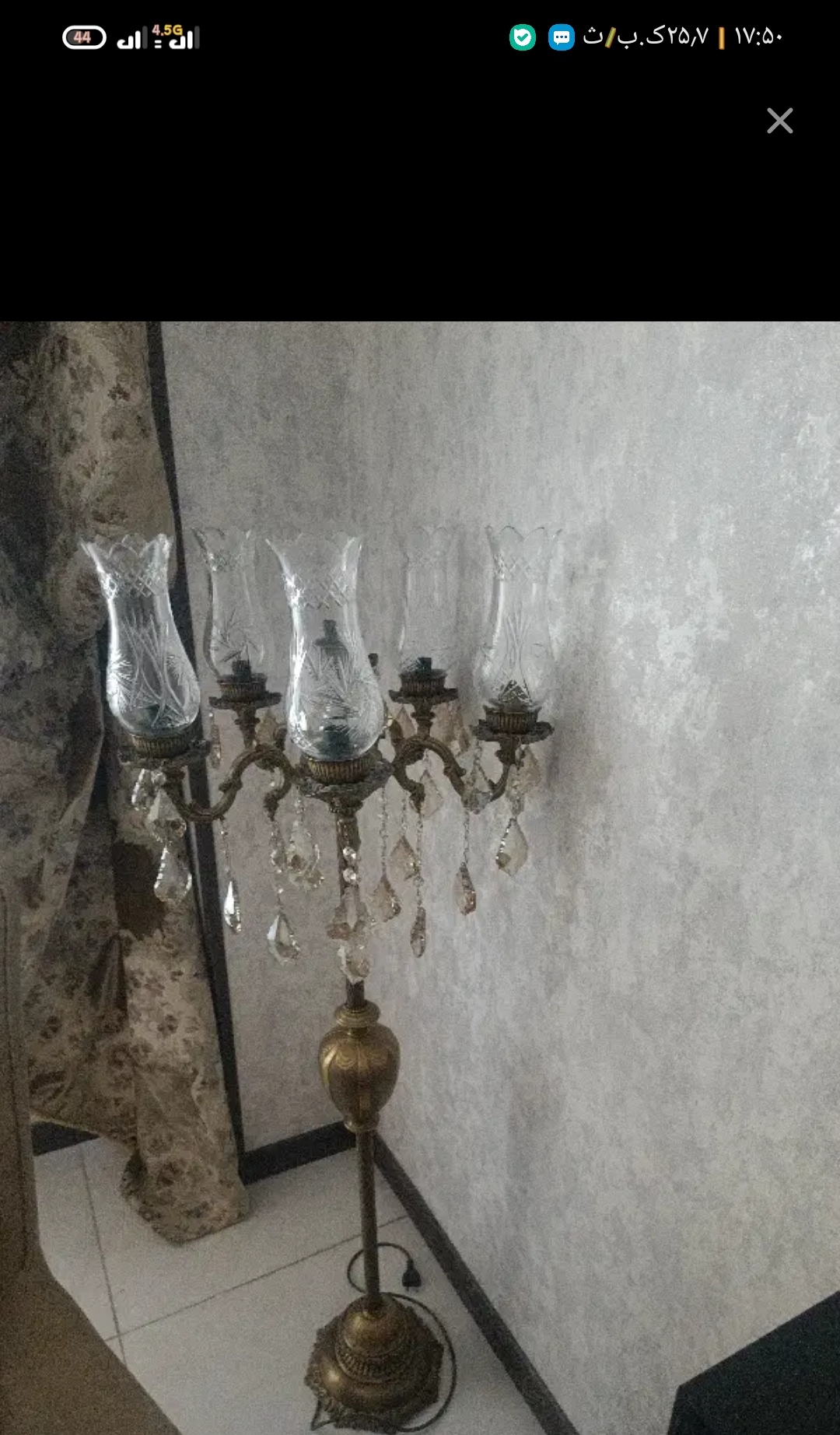 آباژور کنار سالنی