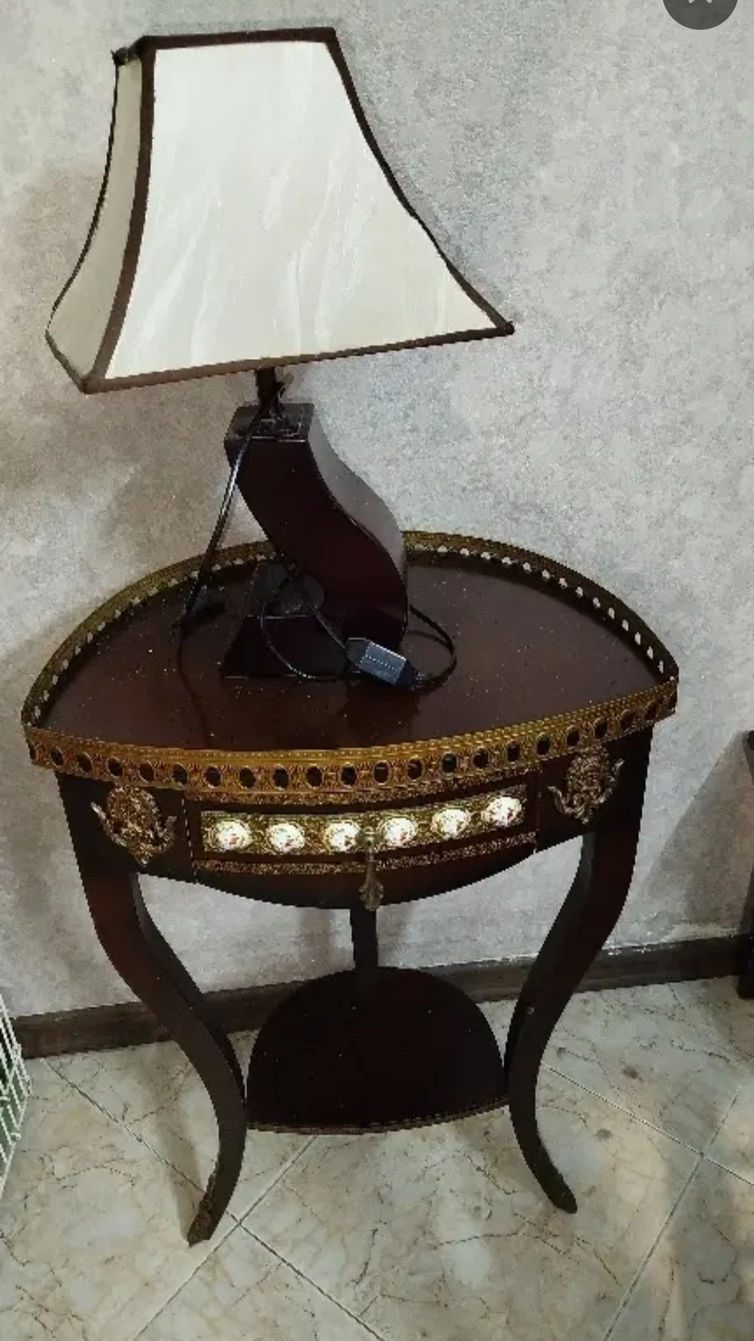 آباژور همراه با میز ✔️