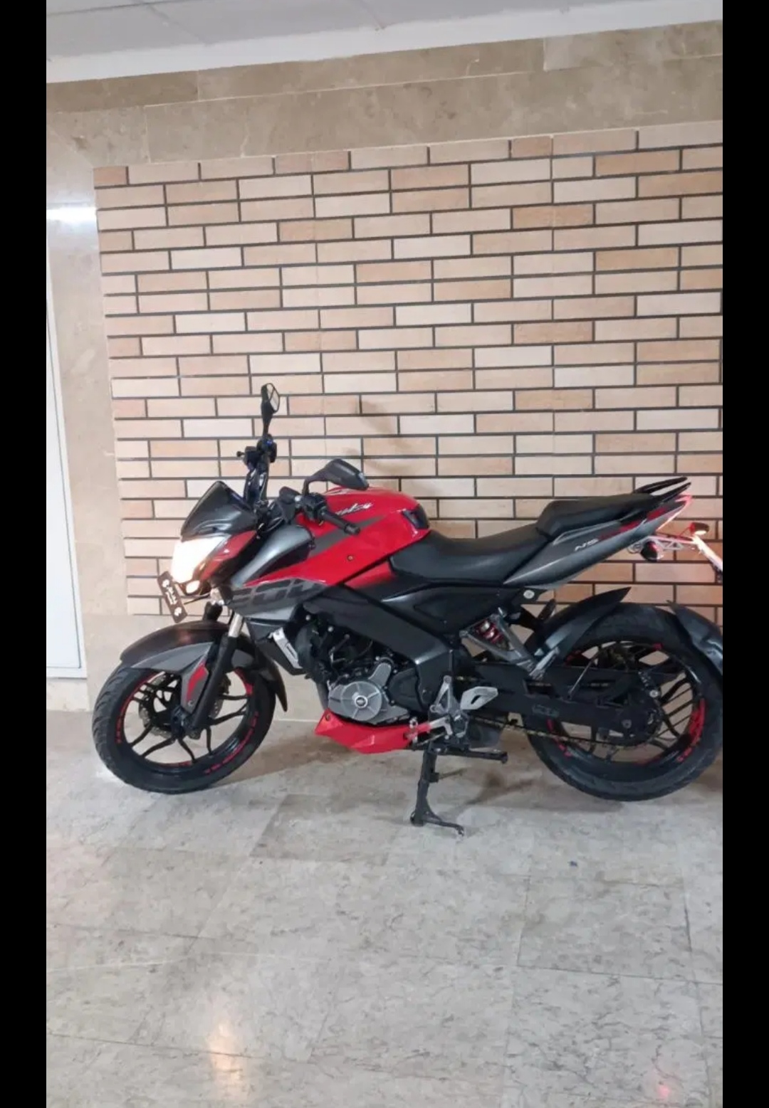ns 200