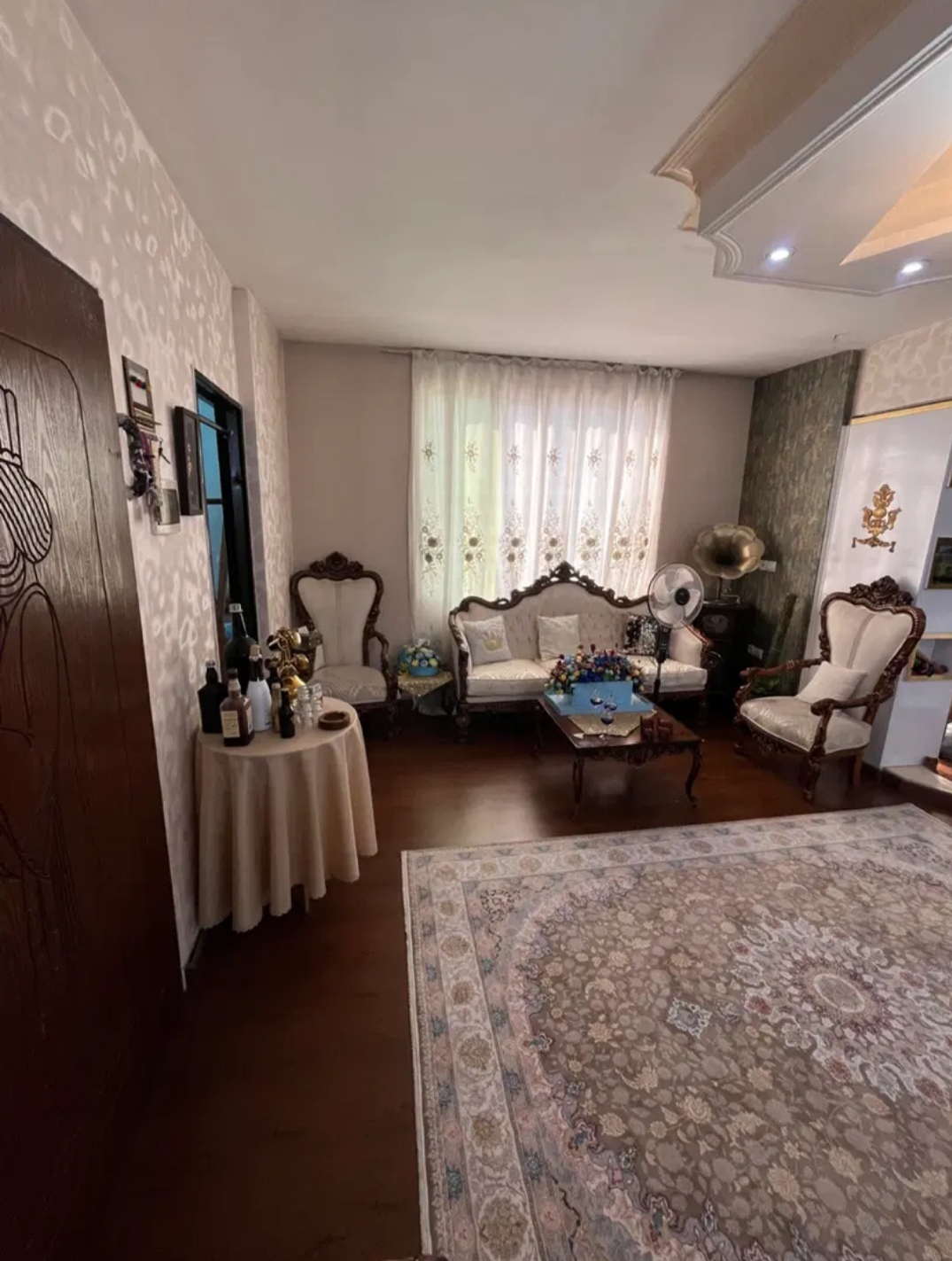 آپارتمان ۹۰متری تک واحدی.