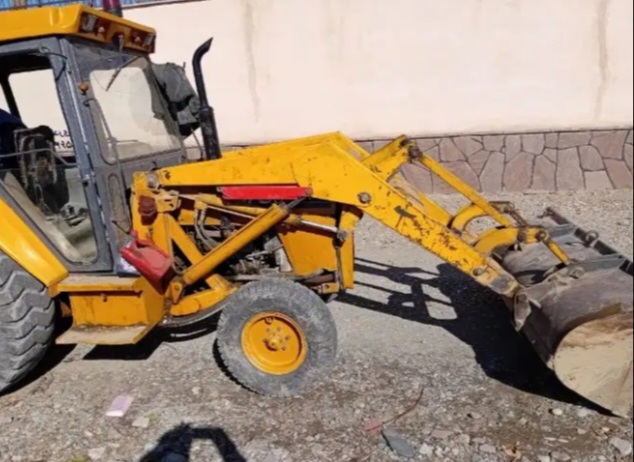 استخدام راننده بیل بهکو .