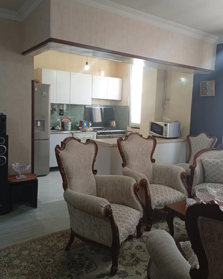 فروش یک واحد مسکونی .