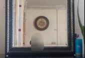 یک کالسکه ی ایتالیایِ بچه و یک میزکنسول و اینه