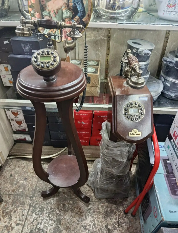 تلفن چوبی ایستاده