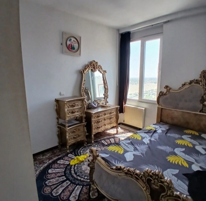 ۸۱مترسرتاسرپنجره