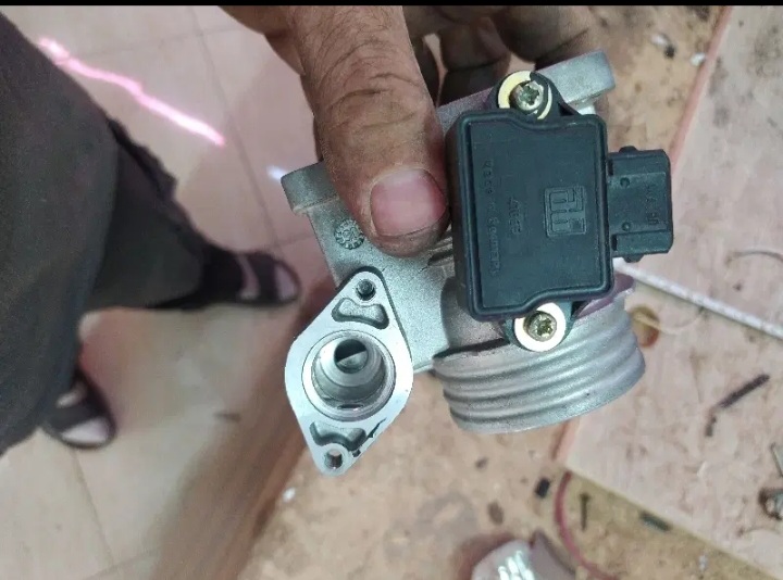 دریچه گاز پراید،پیکان