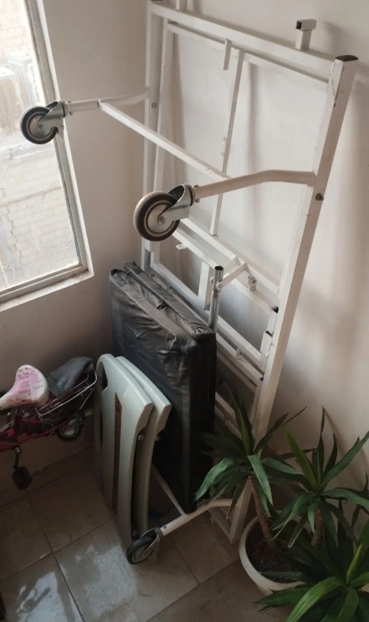 تخت بیمارستانی