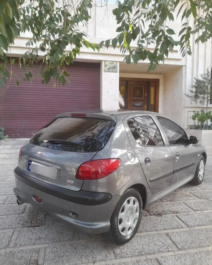 پژو ۲۰۶ .