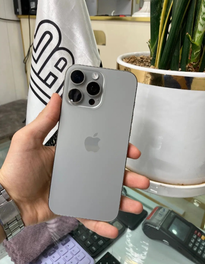 بدون رجیستر iPhone16ProMax 512 .