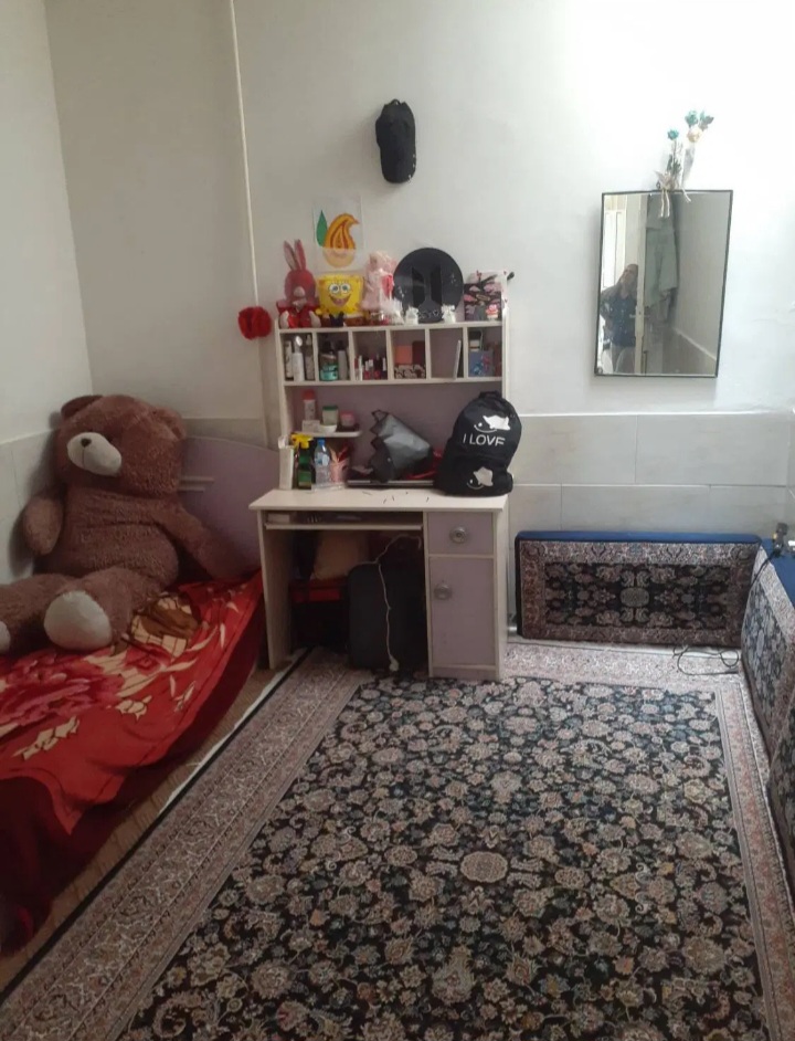 خانه ویلایی طبقه اول حیاط دار .