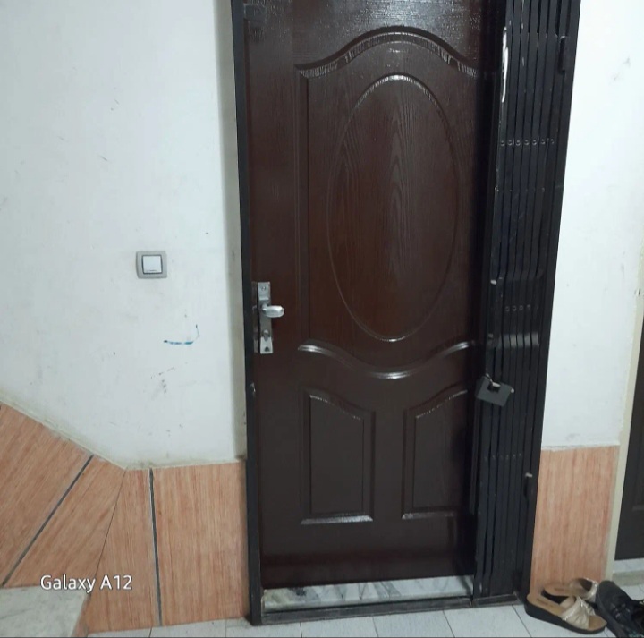 آپارتمان۵۳مترتمیزطبقه اول روبه نما نورگیرخوب .