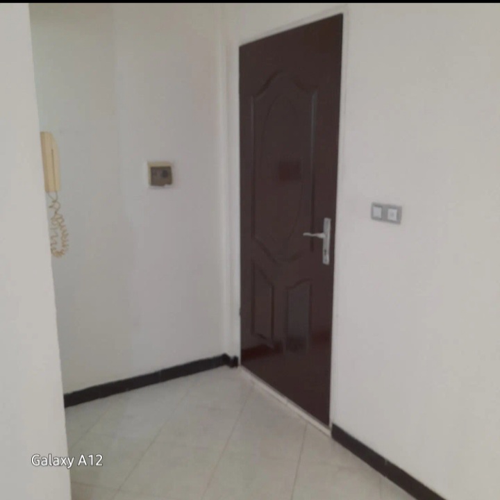 آپارتمان۵۳مترتمیزطبقه اول روبه نما نورگیرخوب .