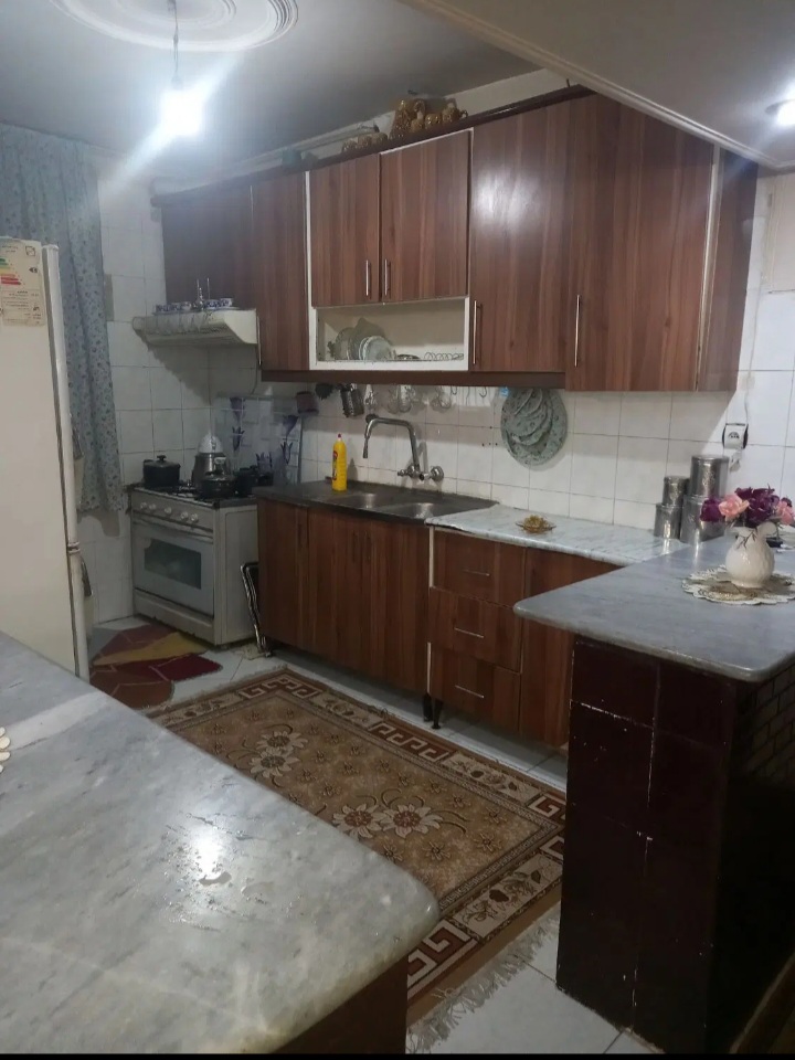 آپارتمان۹۰متردوخوابه دونبش پارکینگ اختصاصی .
