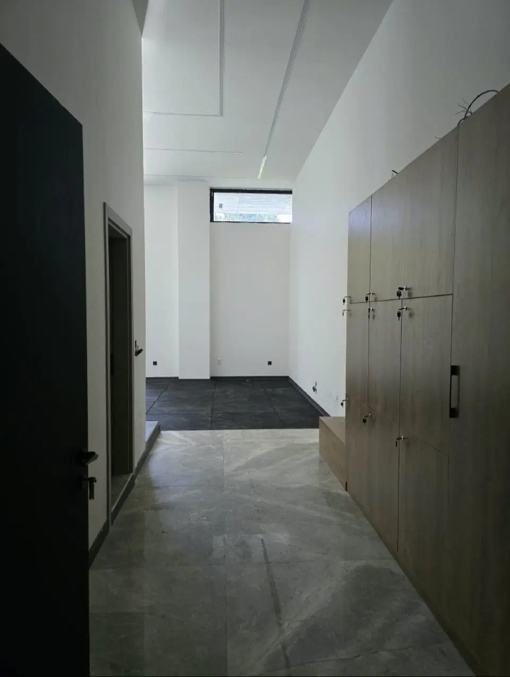 آپارتمان ۲۳۳متری درفازیک مهرشهر .