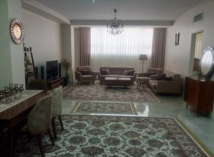 ۱۱۰متری نزدیک مترو .
