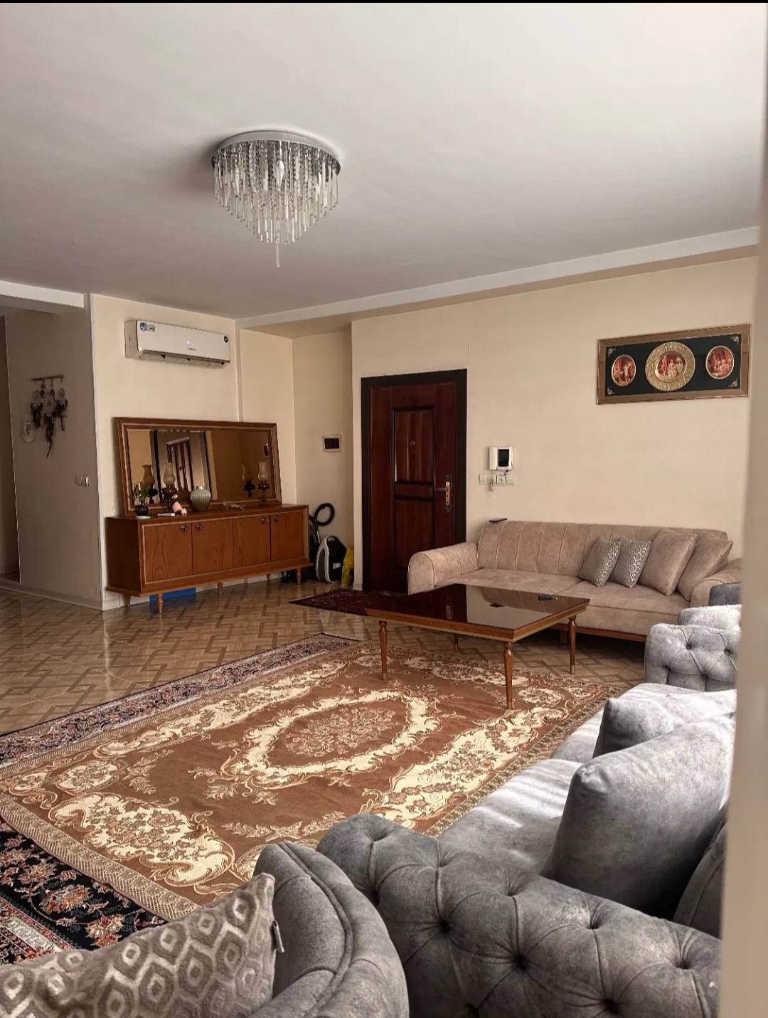 آپارتمان طبقه دوم.