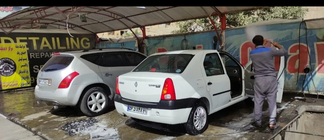 منشی و مدیر داخلی کارواش و مجموعه خودوری.