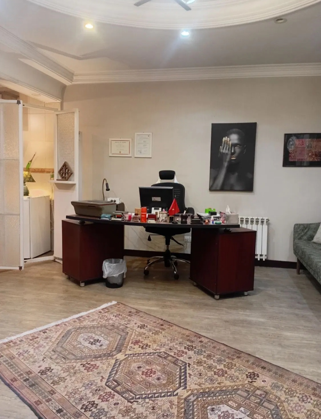 منشی خانم به طور پاره وقت .
