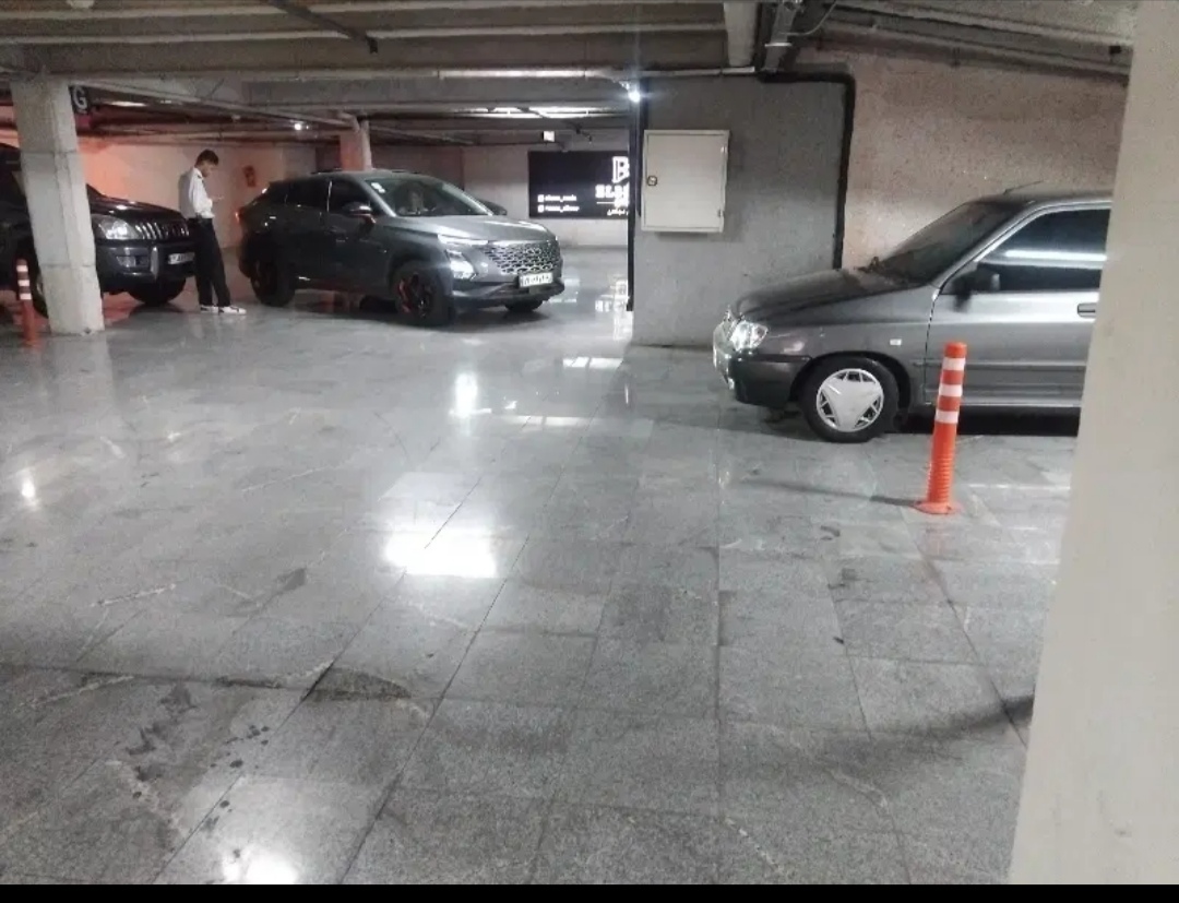 صندق دار خانوم و حراست آقا .