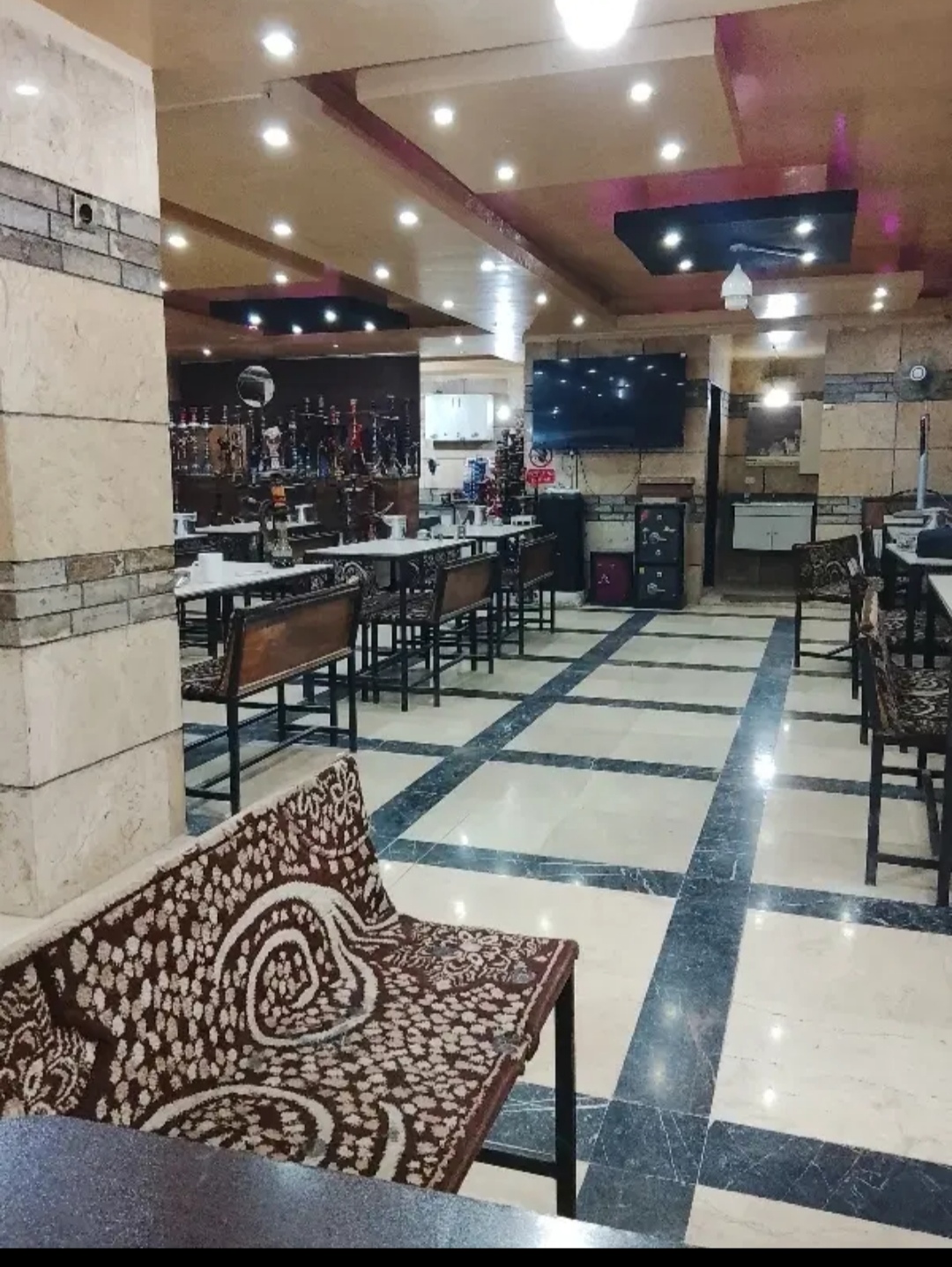 کارگر چایخانه .
