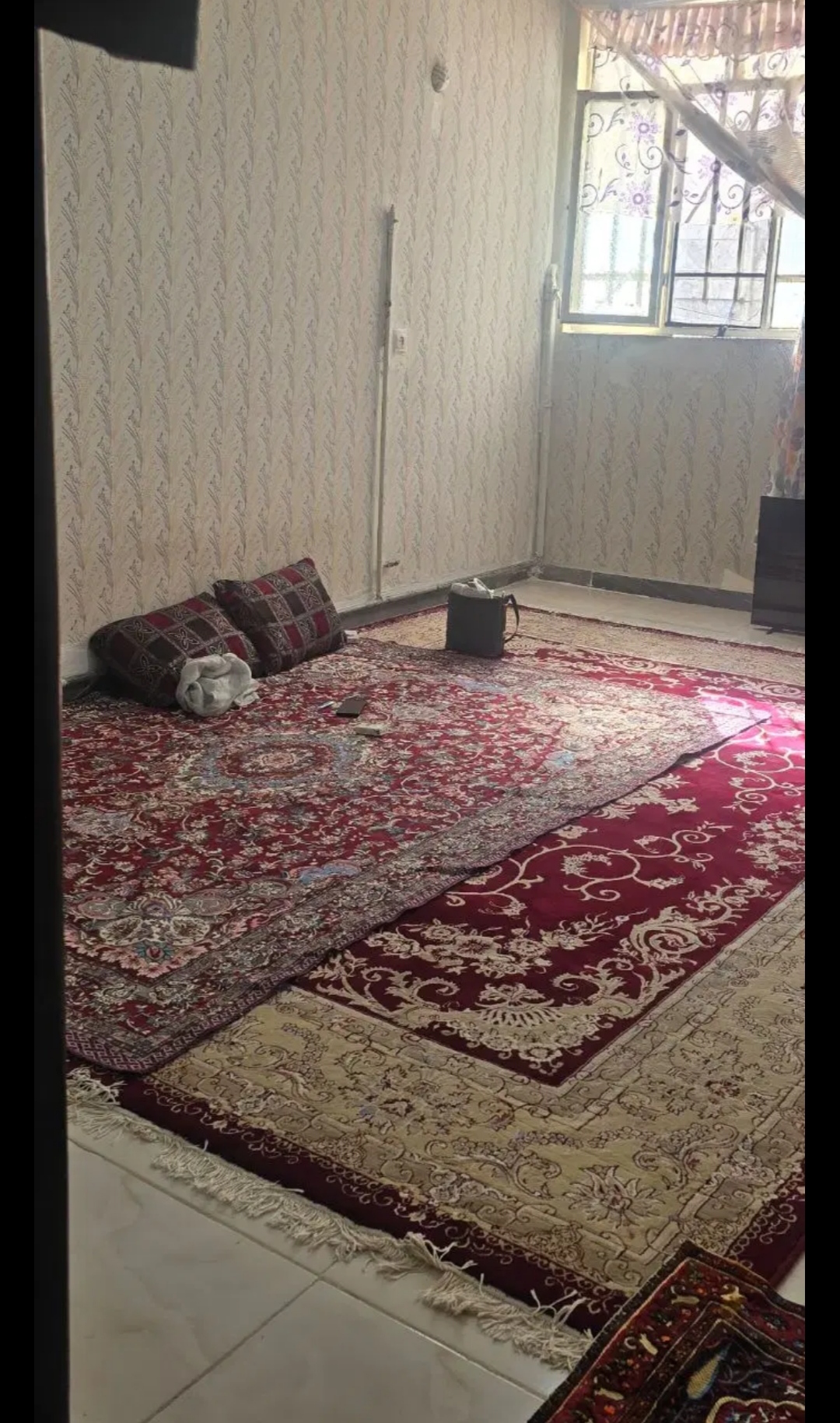 واحد سرآسیاب خ امام لوکیشن عالی طبقه همکف.
