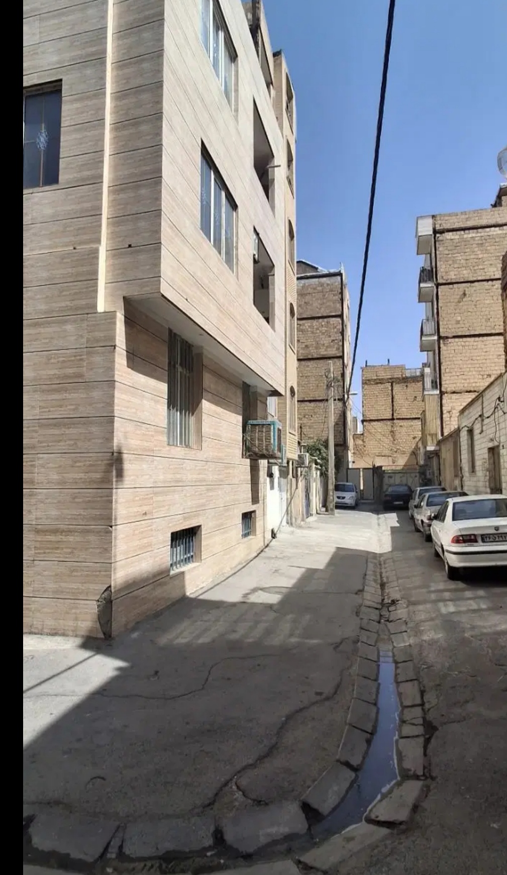 آپارتمان ۸۳متری نوساز سال ساخت.