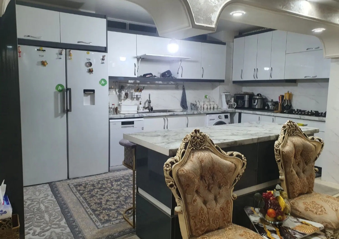 ۹۰متری خ مریم بسیار زیبا اسثنایی بهترین لوکیشن.
