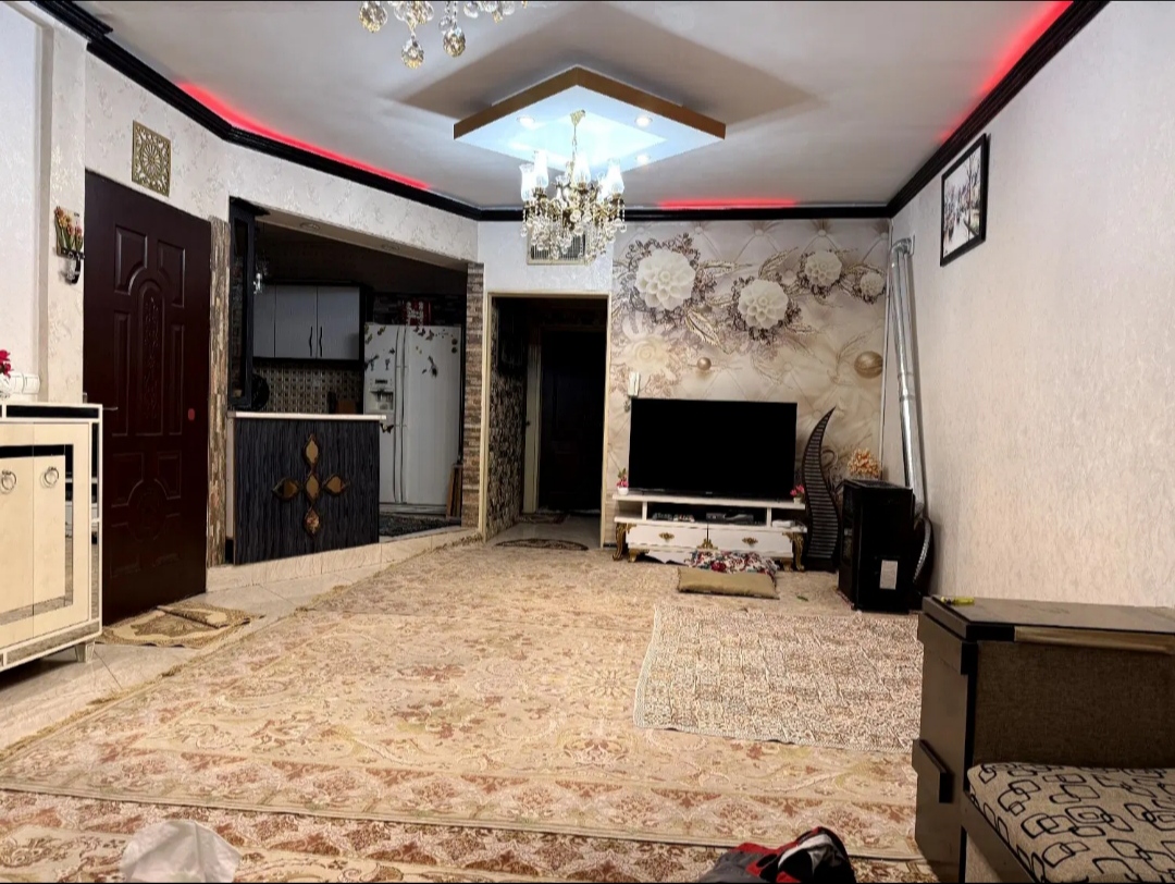 واحد ۹۰ متری پارکینگ.