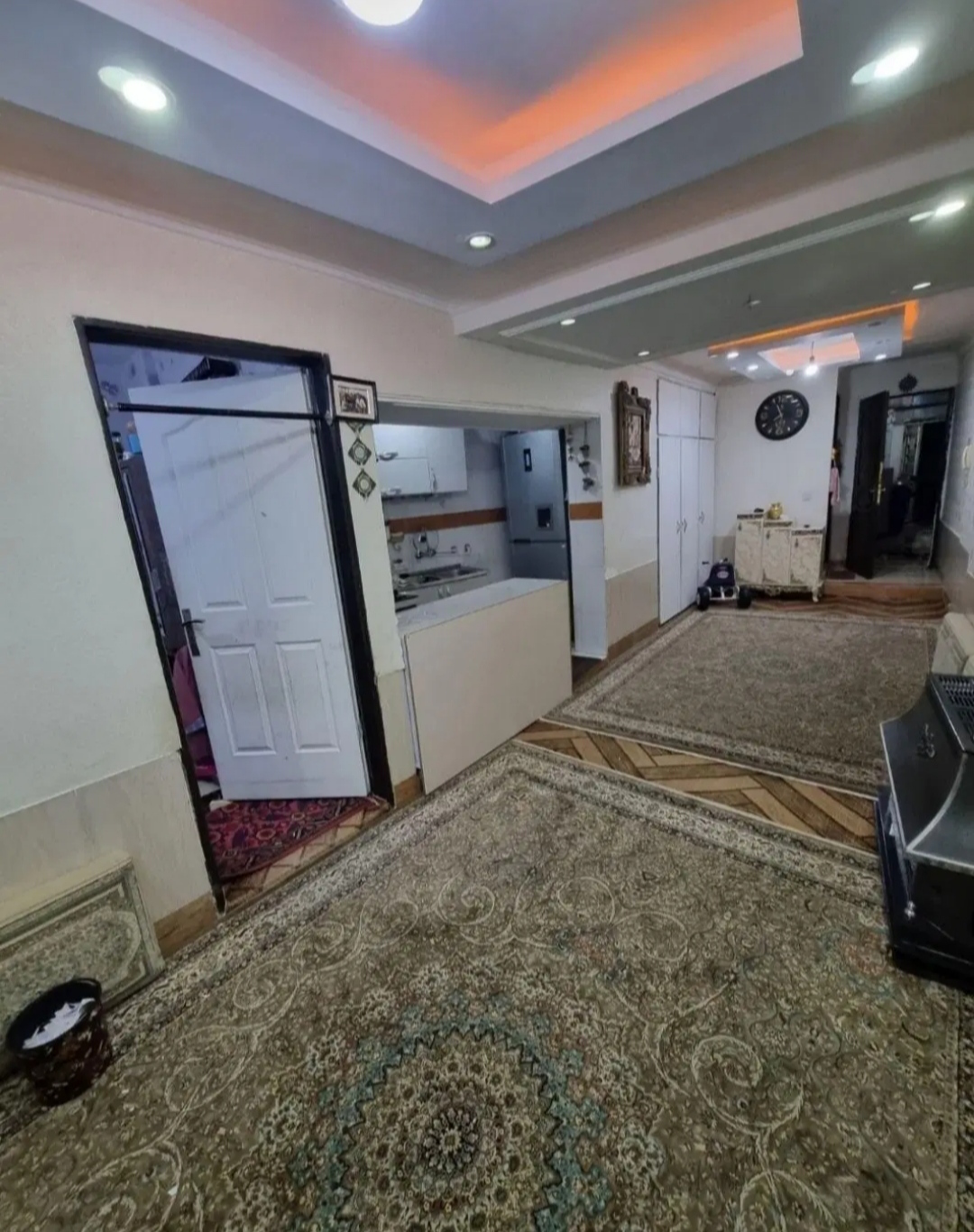 تک واحدی همکف خ دکتر حسابی نسترن ۱.