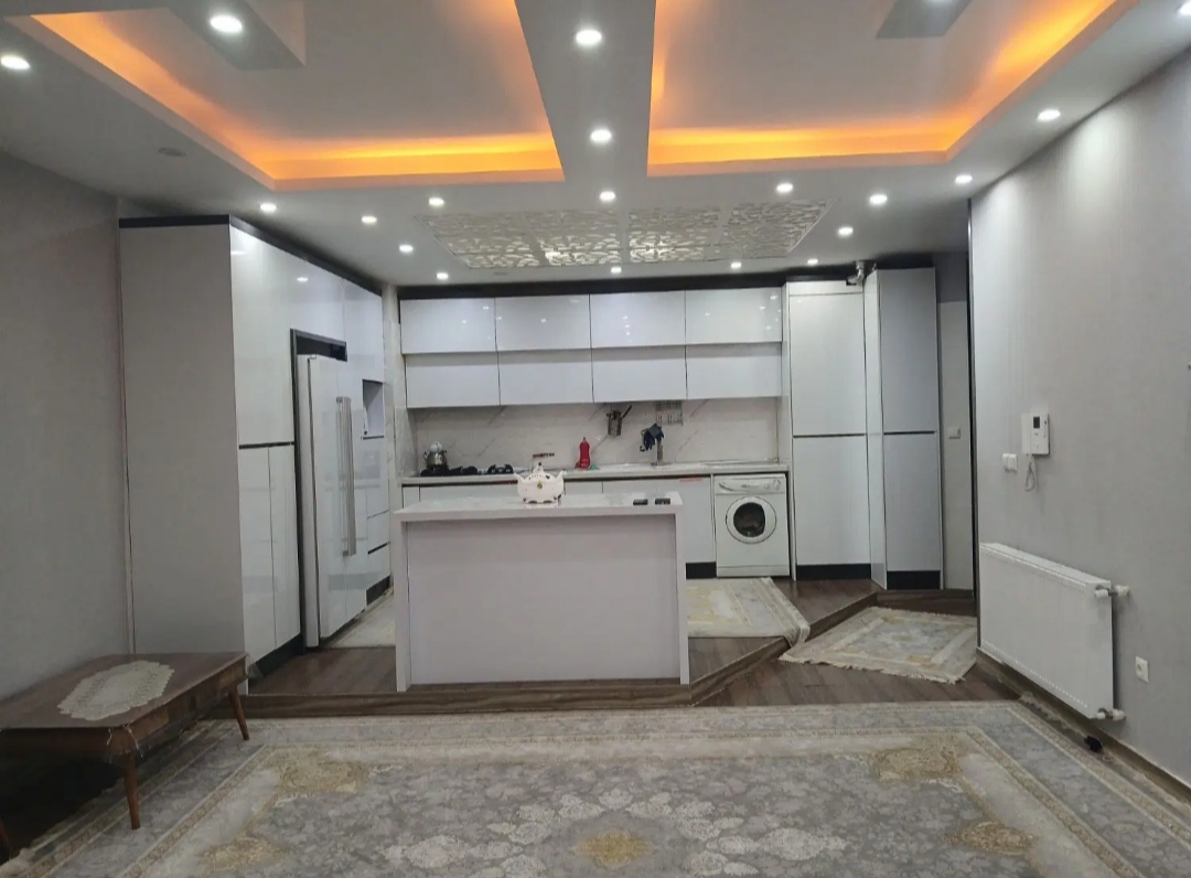 فروش یک واحد آپارتمان ۸۳متری.
