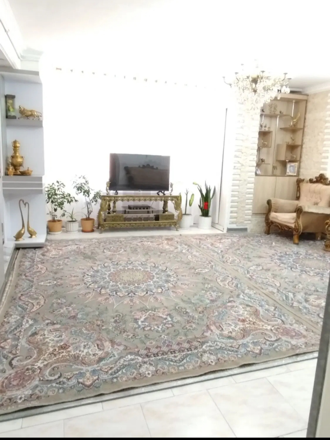 آپارتمان ۸۳متری فول باسازی شده بتنی ساز.