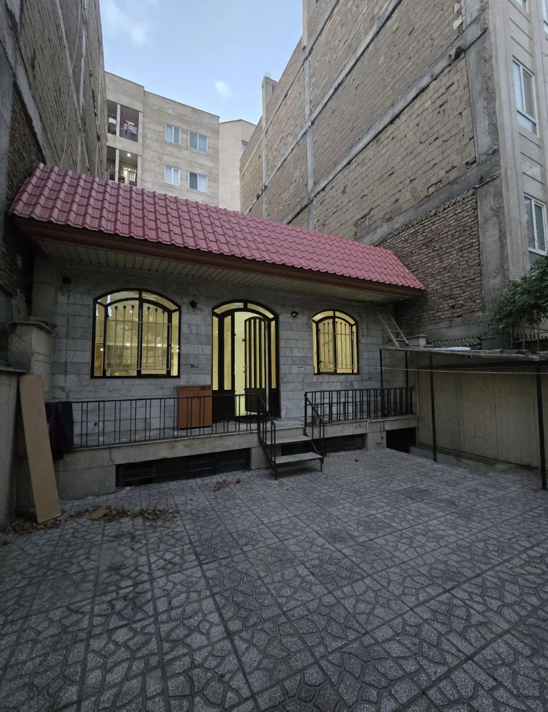 اجاره ویلایی دربست ۱۶۰ متری عظیمیه زیر قیمت .