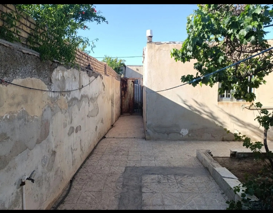 منزل مستقل در صحت اباد اشتهارد.