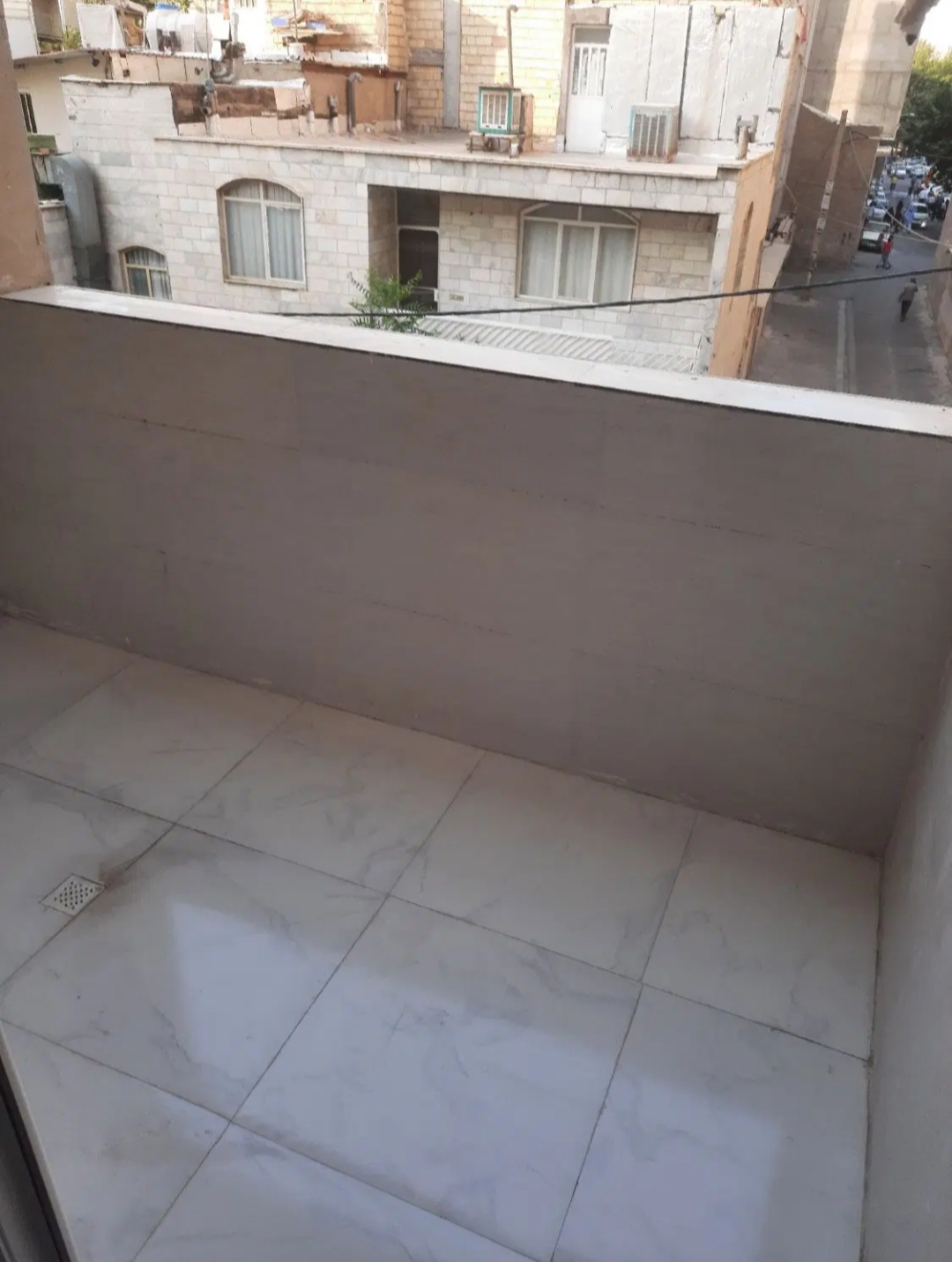 واحد ۹۲متری نوساز خام.
