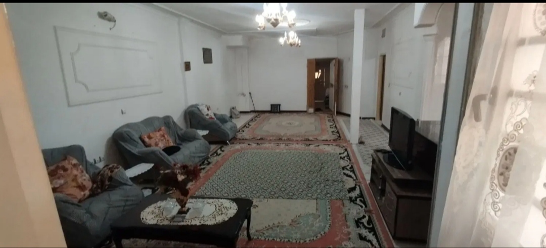 فروش خانه همکف ۱۴۲متری.