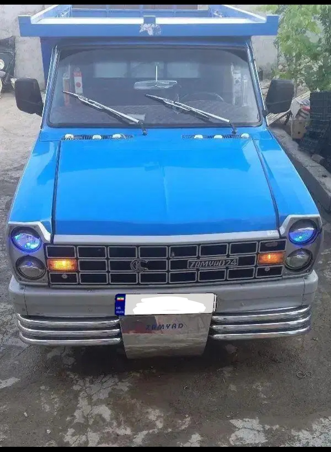 نیسان زامیاد .