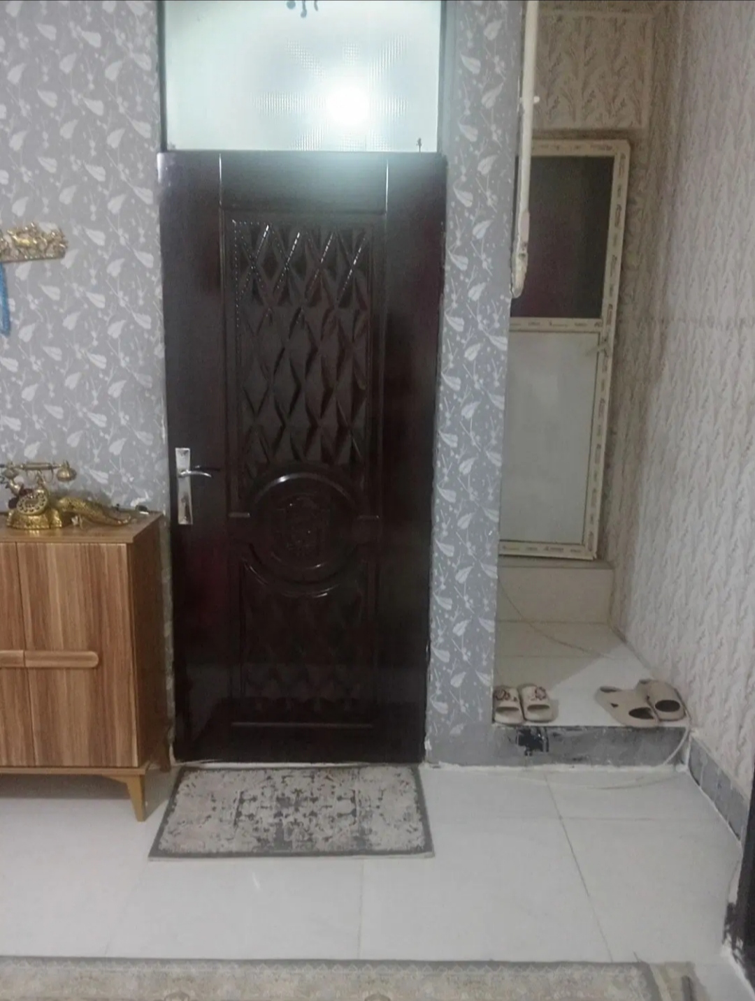 واحد ۵۱ متری با ۲۳۰ رهن کامل.