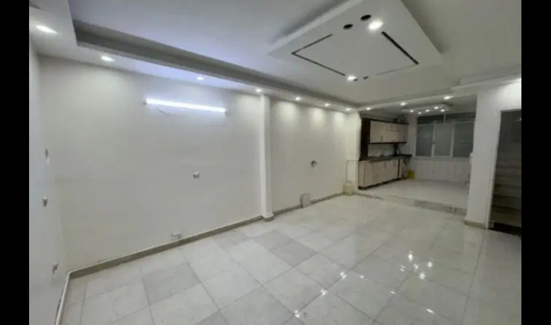 واحد ۷۰متری طبقه سوم خیابان ۲۰ متری کسری.