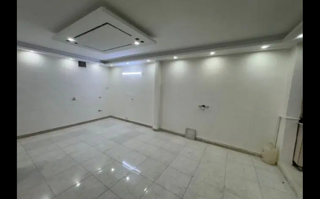 واحد ۷۰متری طبقه سوم خیابان ۲۰ متری کسری.