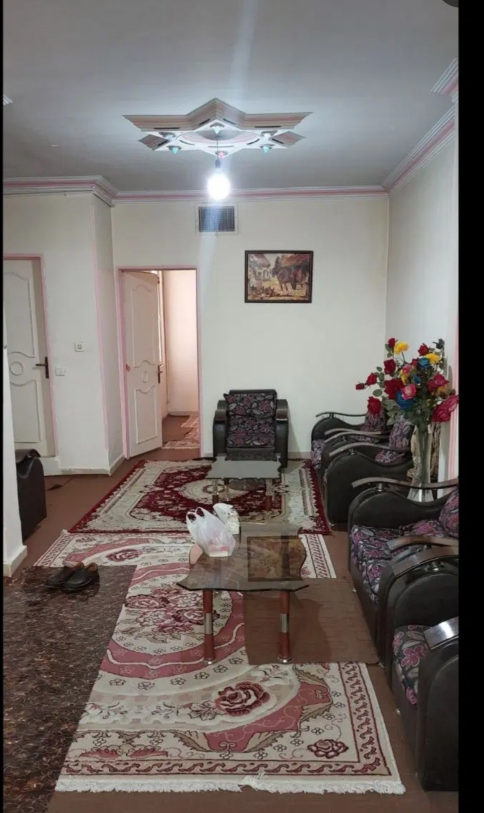 ۵۲متری سنددار مالک هستم.